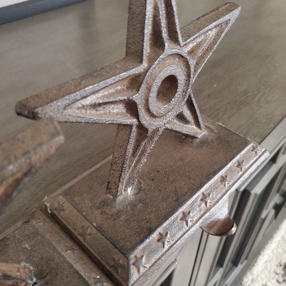 Vintage Cast Iron Rustic Star Stocking Holders - Picture 9 of 13